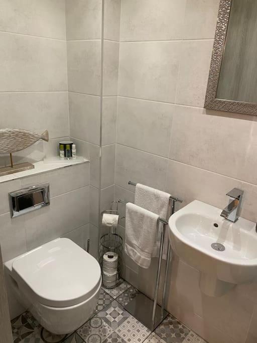 Mumbles - Modern Apartment With Panoramic Sea Views Oystermouth Exterior photo
